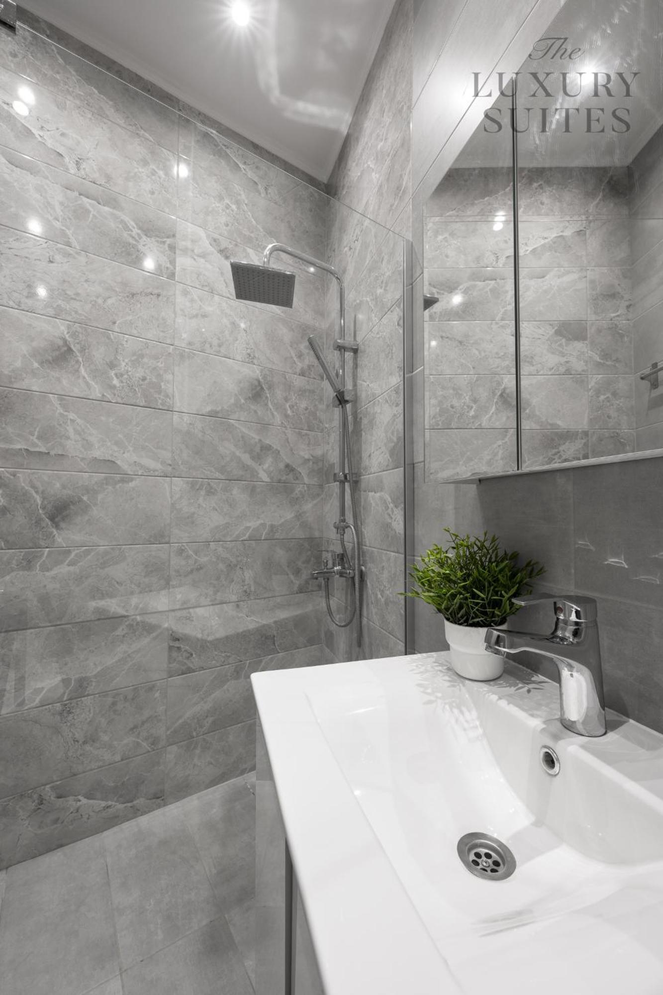 Mavili, The Luxury Saloniki